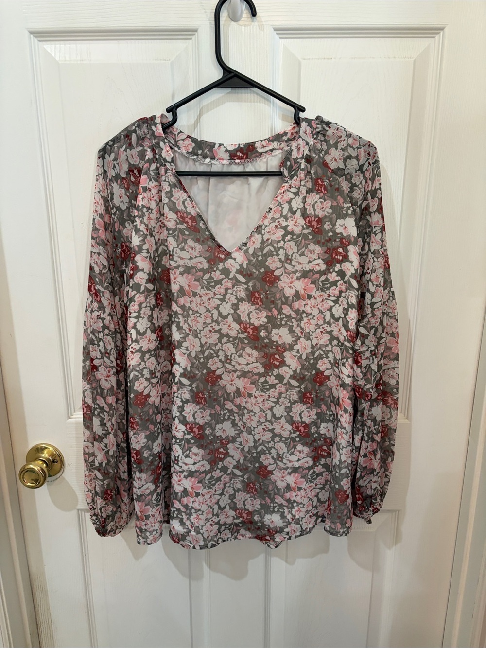 Floral V-Neck Long Sleeve Blouse in Pink and Gray
